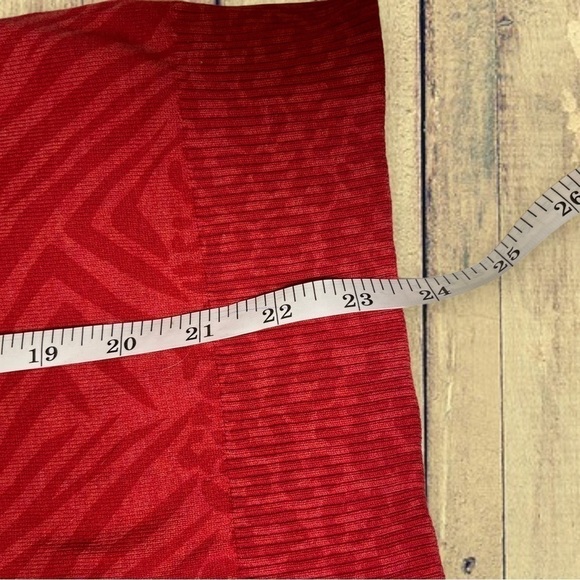 𝅺liz Claiborne Red Sweater - Picture 11 of 13